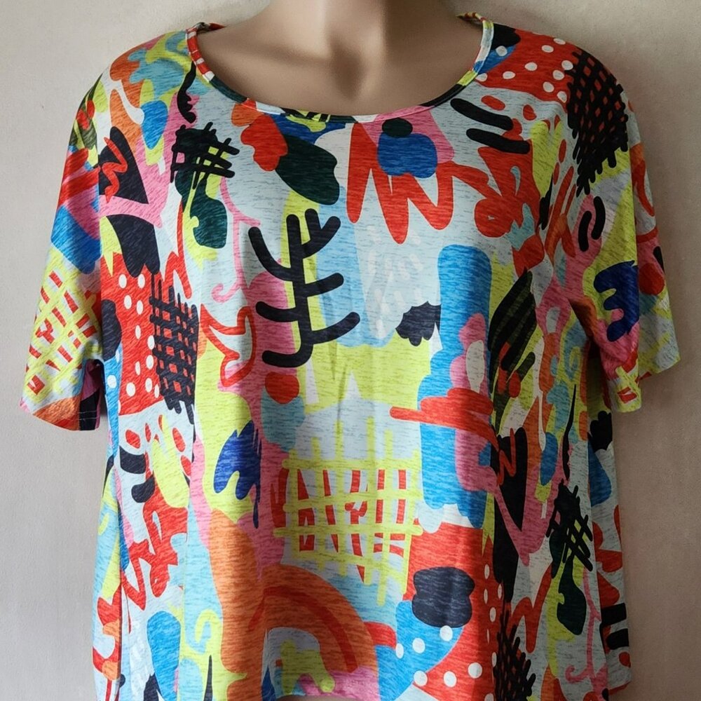Bright bold tee sz XXL colorful graphic print lightweight oversized EUC